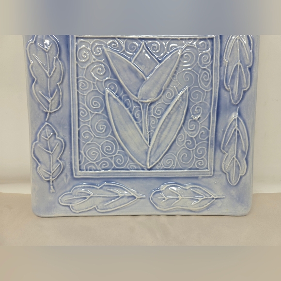 Stone Washed Sea Lite Blue Ceramic Wall Hanging Calla Lily Flower 8.25 x8.25 x 1 - Picture 3 of 11